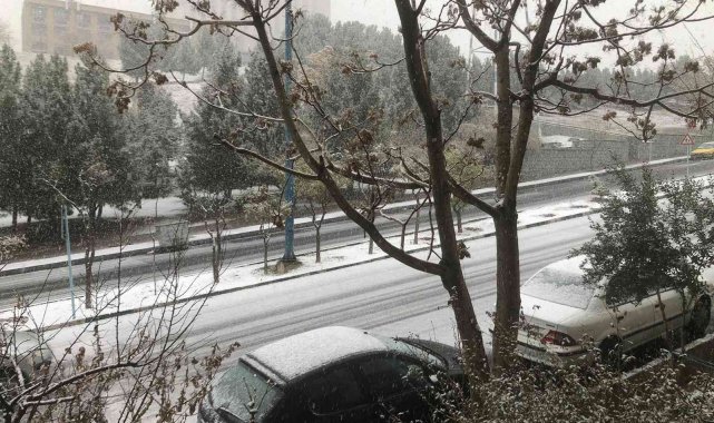 Tahran&#039;a mevsimin ilk karı yağdı