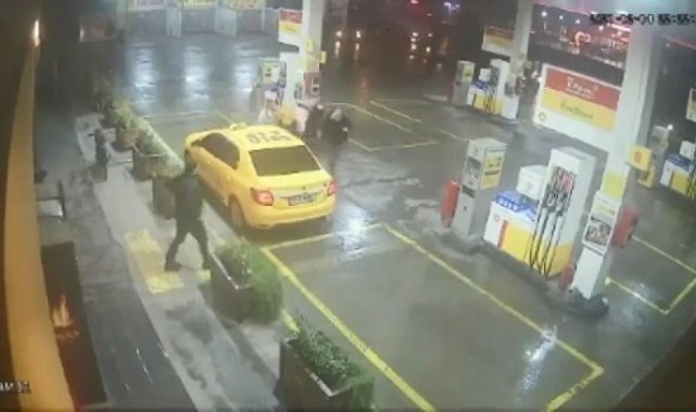 Taksi ücretini ödemedikleri yaşlı şoföre böyle saldırdılar