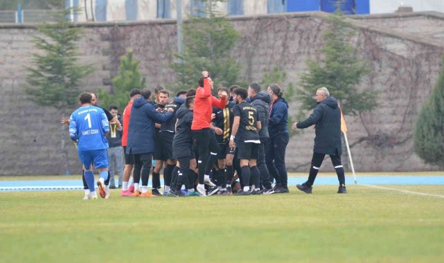 Talasgücü Belediyespor zirveyi parselledi