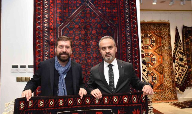Tarihi 3 bin yıl öncesine dayanan halılar Bursa'da sergileniyor