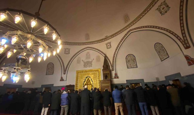 Tarihi camide sabah namazı buluşması