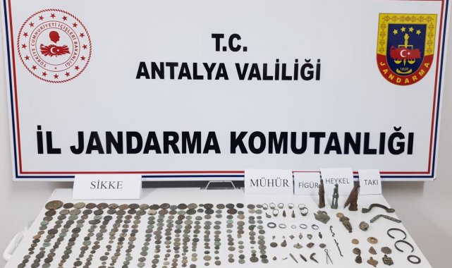 Tarihi eser kaçakçısının üzerinden adeta hazine çıktı