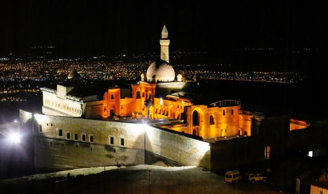 Tarihi İshakpaşa Sarayı, aydınlatma sistemleriyle donatıldı