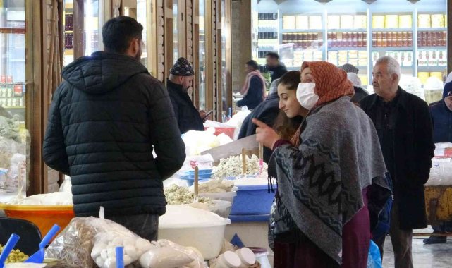 Tarihi Peynirciler Çarşısı esnafı kovboy kapı istiyor