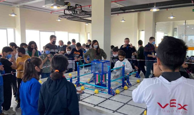 Tarsus Bilim Atölyesi öğrencileri, Robotik Yarışmasında jüri özel ödülü aldı