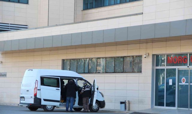 Tartıştığı eşini demir çubukla başına vurarak öldürdü