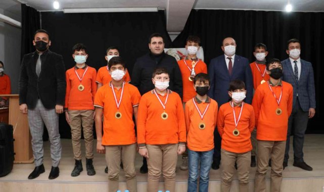 Taşova'da futbol turnuvası sonuçlandı