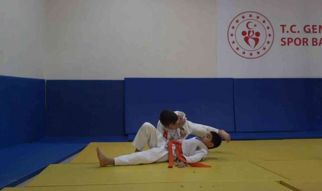 Tatvan'da minik judocular yetişiyor