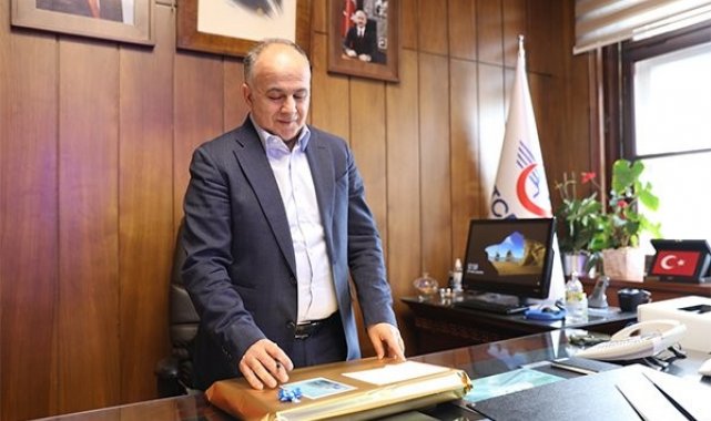 TCDD Genel Müdürü Pezük, Çınar bebeğe tren hediye etti