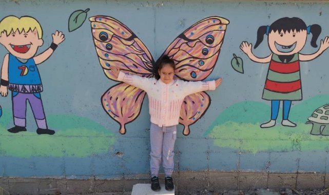 Tedavi gören çocuklar hastane duvarı boyandı