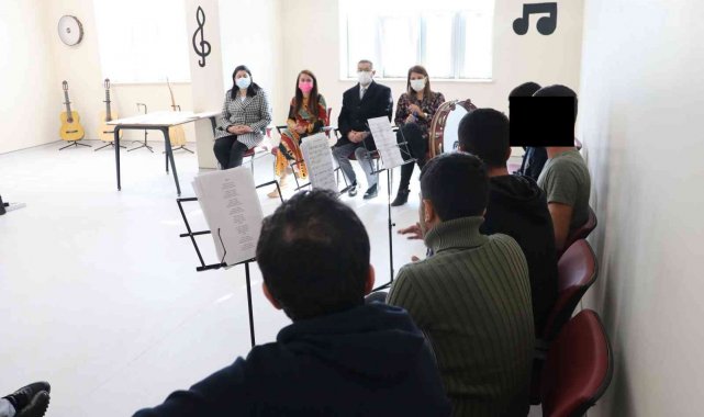 Tedavi gören madde bağımlıları için sosyal kurslar