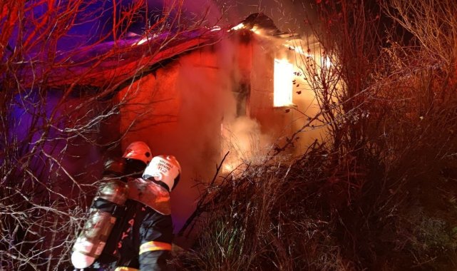 Tek katlı ev alev alev yandı 1 kişi öldü