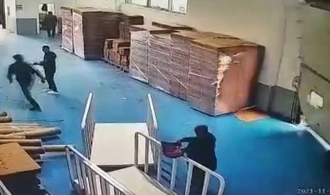 Tekstil atölyesinde fırtına dehşetini yaşadılar: O anlar kamerada