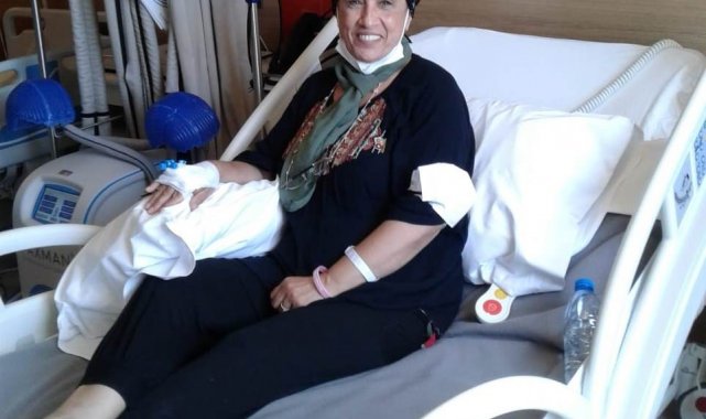 Telefonuna gelen mesajla mamografi çektirdi, kanseri yendi