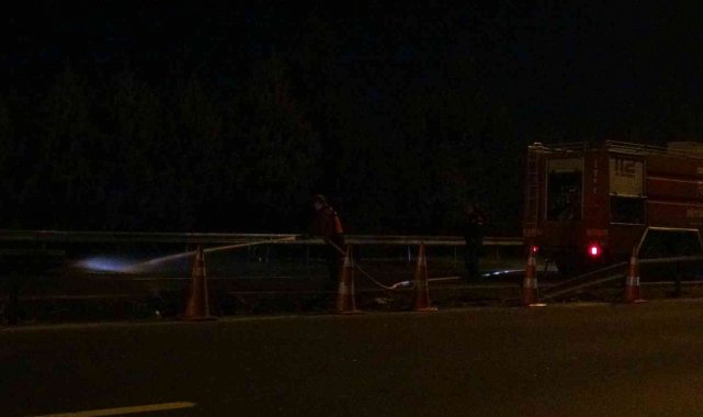 TEM Otoyolu iki tırın çarpıştığı kazanın ardından trafiğe açıldı