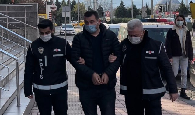 TEM'de bir otomobilde 20 ruhsatsız tabanca ele geçirildi