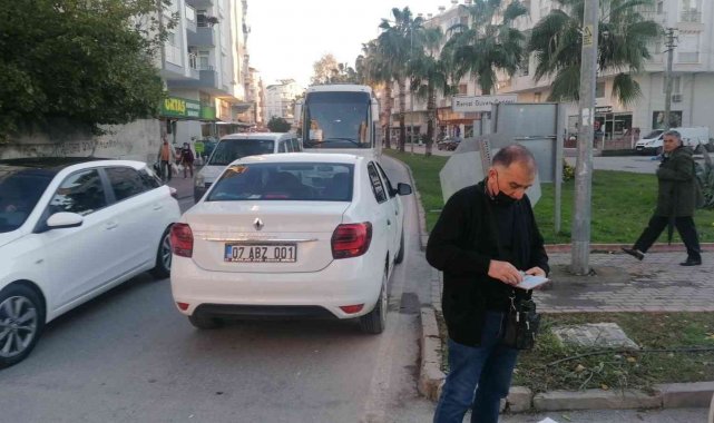 Ters yöne giren otomobil motosikletle çarpıştı: 1 yaralı