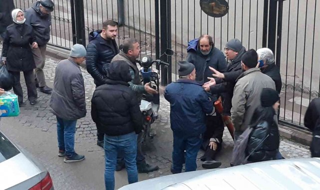 Ticari araç elektrikli bisiklete çarptı: 1 yaralı