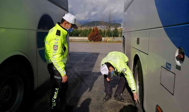 Ticari araçların lastikleri tek tek denetlendi