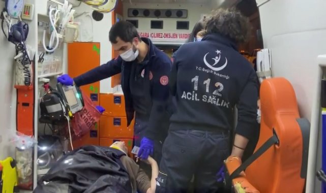 Ticari taksi ile otomobil kazaya karıştı, yaralıların yardımına sağlık öğrencileri koştu