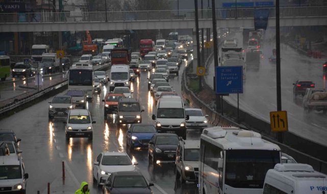 Tır sıkıştı, Kocaeli trafiği alt üst oldu