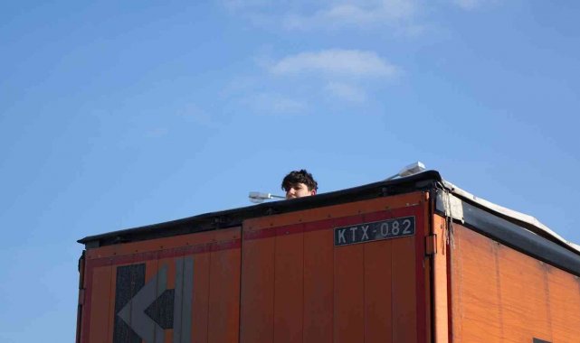 Tıra kaçak olarak bindiler, Sofya yerine Çanakkale&#039;ye geldiler