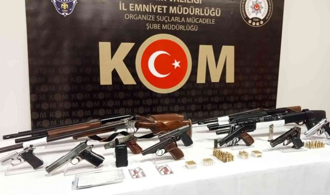 Tırpan operasyonu kapsamında İzmir'de 30 şüpheli gözaltında