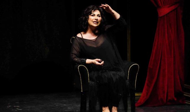 Tiyatro sanatçısı Nilgün Belgün, Bilecik'te hayatını anlattı