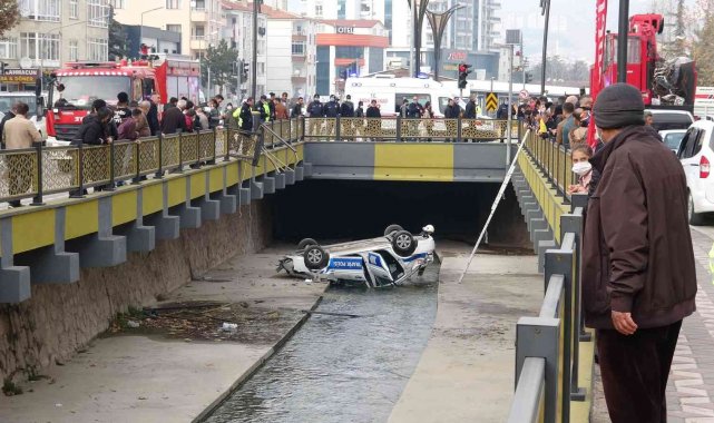 Tokat'ta trafik polisi aracı dereye uçtu: 1 yaralı