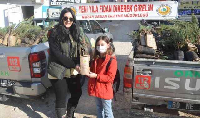 Tokat'ta yılbaşı öncesi bin adet fidan dağıtıldı