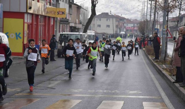 Tomarza&#039;da Atatürk Koşusu düzenlendi