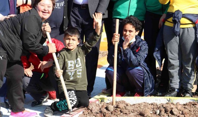 Toroslar Belediyesinden 'Engelsiz Tarım Bahçesi'
