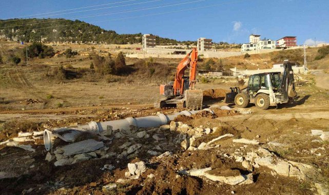 Torosların yüksek kesimlerinde yol çalışmaları sürüyor