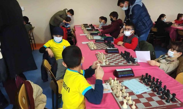 Tosyalı öğrenciler satranç turnuvasından 2 birincilikle döndü