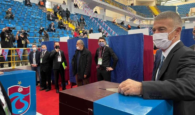 Trabzonspor, seçimli olağan genel kurulunda oy verme işlemi başladı