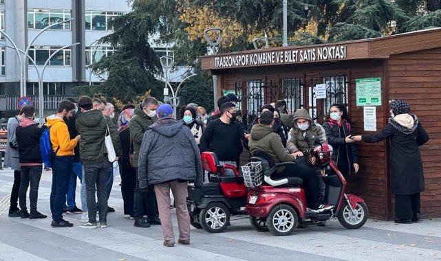 Trabzonspor taraftarları, Adana Demirspor maçı için gişelere akın ediyor