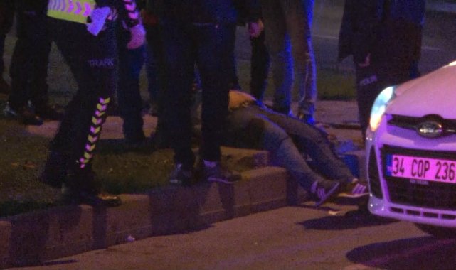 Trafik ışıklarında silahlı saldırıya uğradılar, yaralı halde 2 kilometre kaçtılar