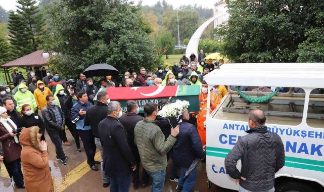 Trafik kazasında hayatını kaybeden belediye işçisi son yolculuğuna uğurlandı