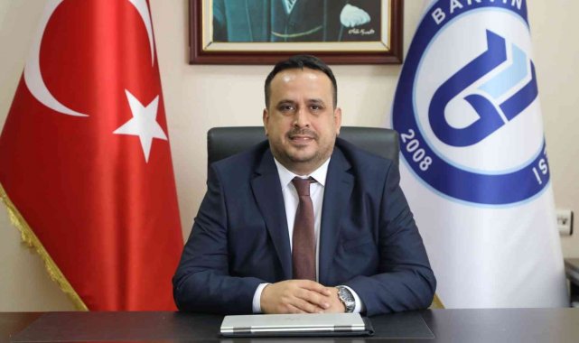 TÜBA Asosiye üyeliğine seçilen Prof. Dr. Mehmet Zahmakıran beratını aldı