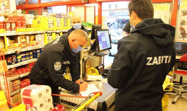 Turizm merkezi Kaş&#039;ta zabıta ekiplerinden &#039;zincir market&#039; denetimi