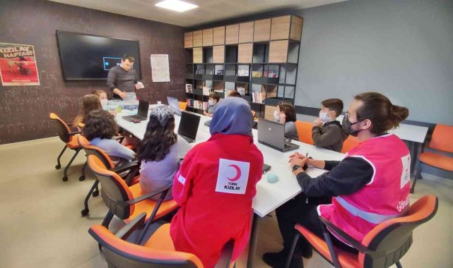 Türk Kızılay Manisa Şubesinden robotik kodlama eğitimi