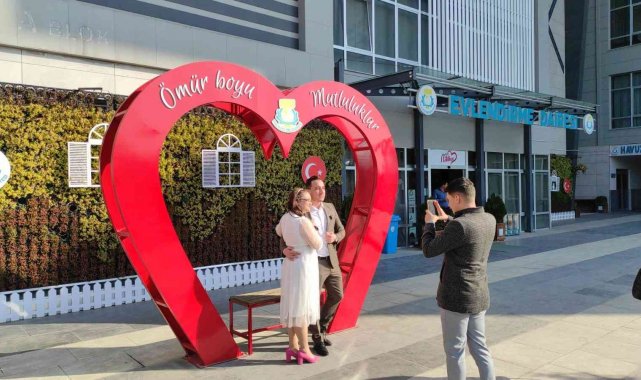 Türk ve Alman çift 2021 yılın son saatlerinde hayatlarını birleştirdi