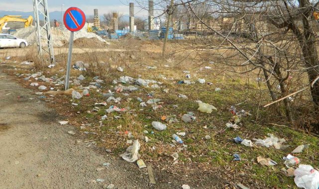 Türkgözü Sınır Kapısı çöp alanına döndü