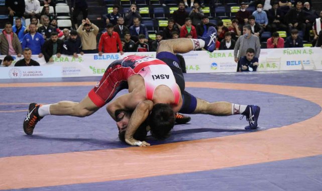 Türkiye Güreş Şampiyonası ikinci gün heyecanıyla devam ediyor