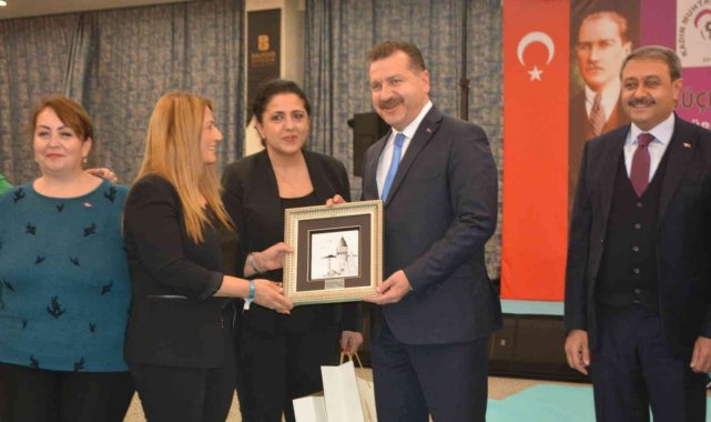 Türkiye'deki kadın muhtarlar Ayvalık'ta buluştu