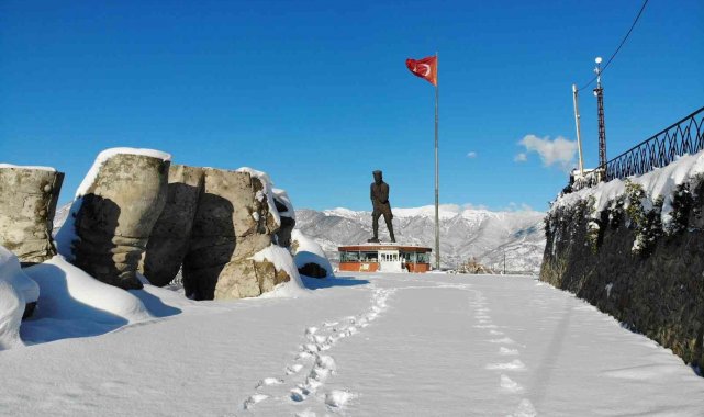 Türkiye&#039;nin en büyük Atatürk heykelinden kış manzaraları