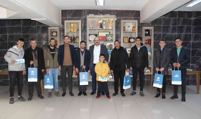 Turnuva ödüllerini Başkan Orhan verdi