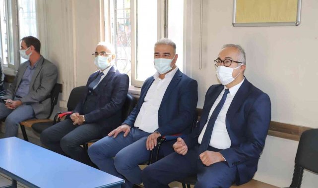 Tutşi daha iyi hizmet için personelle bir araya geldi