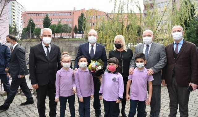 Tutulmaz "Kütüphanesiz Okul Kalmasın" projesinin açılışı yaptı