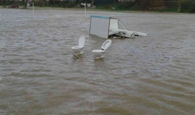 Tuvaletlerin klozetleri denizden çıktı